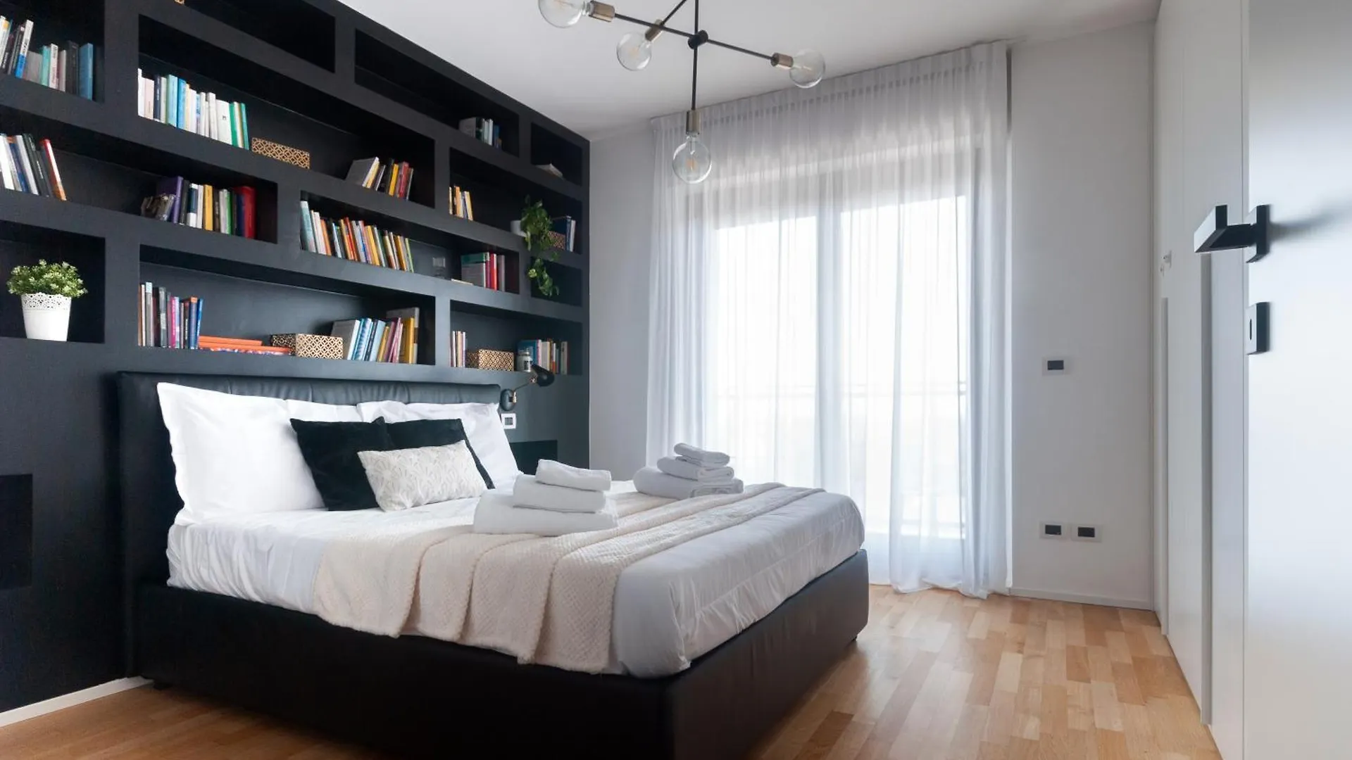 Apartment With Panoramic View Of Milan And Public Free Parking Lot Italie