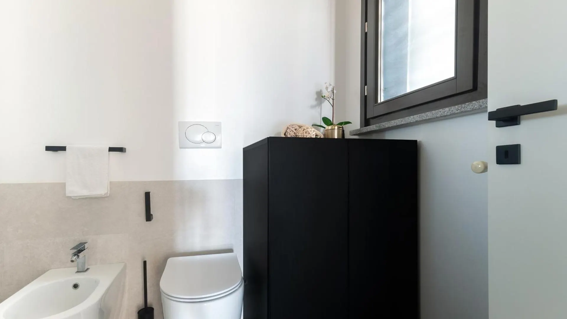 Apartment With Panoramic View Of Milan And Public Free Parking Lot Italie