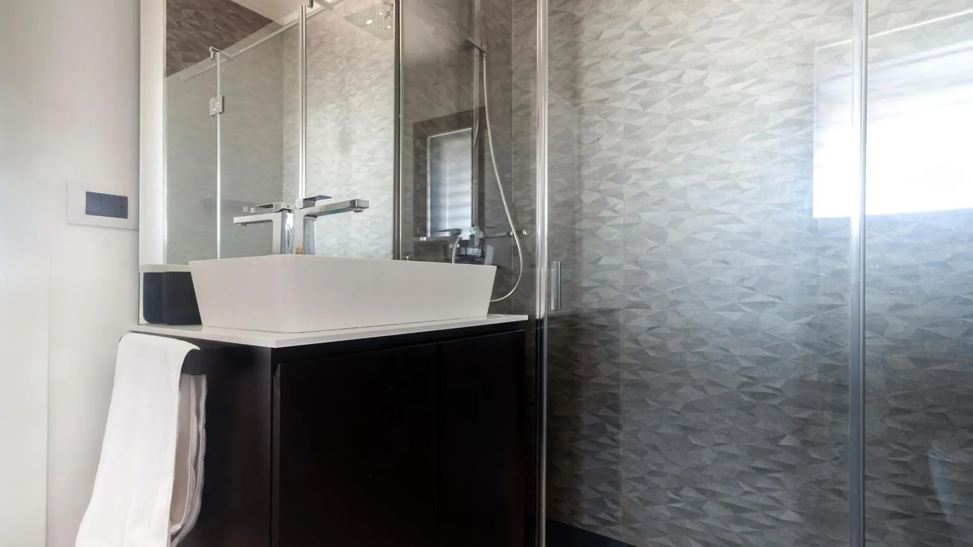 Apartment With Panoramic View Of Milan And Public Free Parking Lot