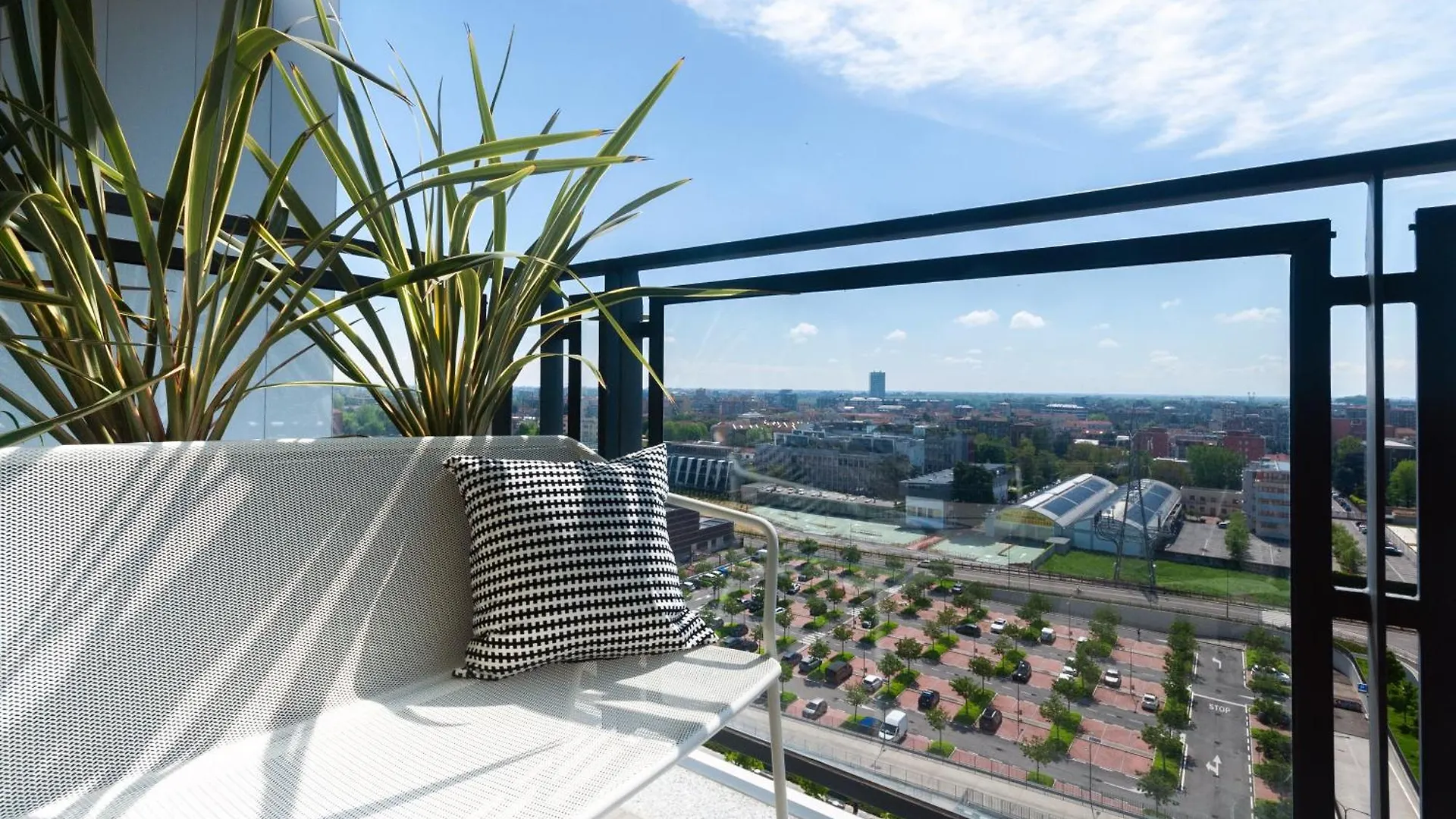 Apartment With Panoramic View Of Milan And Public Free Parking Lot Italie